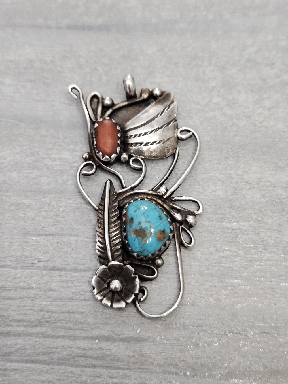 Vintage Native American Sterling Silver Turquoise & Coral Pwndant 4.7g